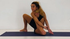 UČITELJICA JOGE PROŠLA KROZ PAKAO Morala da SMANJUJE GRUDI jer su svi BULJILI u njih! (FOTO)