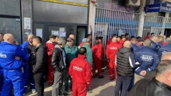 RADNICI GRADSKOG VODOVODA I JKP “STANDARD” U REDOVIMA ZA SVOJE DINARE Ništa nas neće pokolebati, borićemo se za svoja prava