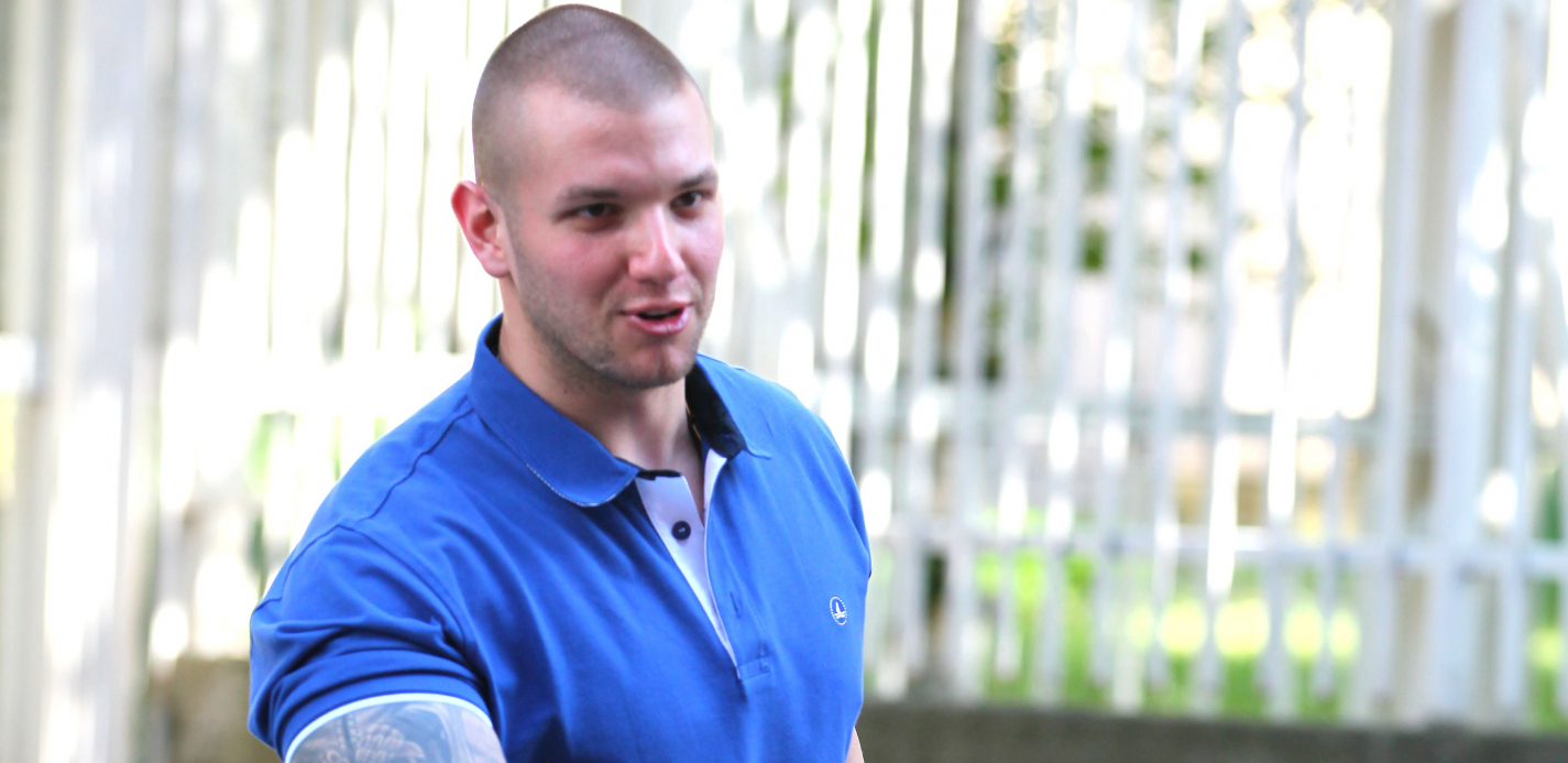 MARKO MESAR IZVEDEN IZ PRITVORA Opsadno stanje na ulicama Beograda (VIDEO)