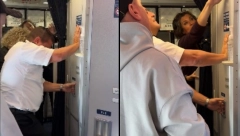 "NE PITAJTE ME KO JE UPRAVLJAO AVIONOM" Drama na nebu kada se putnik zaglavio u toaletu (VIDEO)