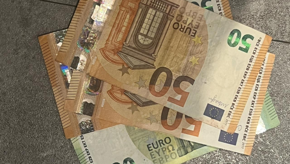 LAZAR NAŠAO NOVČANIK SA 450 EVRA Odneo ga u policiju, a kad su otkrili KO je vlasnik...
