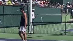 JOŠ SE PLAŠI NOVAKA Alkaraz trenirao pored Đokovića, ispod oka pratio sve što Srbin radi (VIDEO)