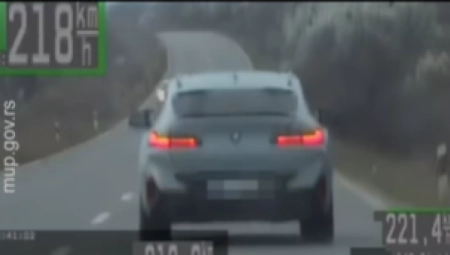 VOZILA BMW 220 KILOMETARA NA SAT Turkinja za volanom divljala na putu gde je ograničenje 80 km/h (VIDEO)