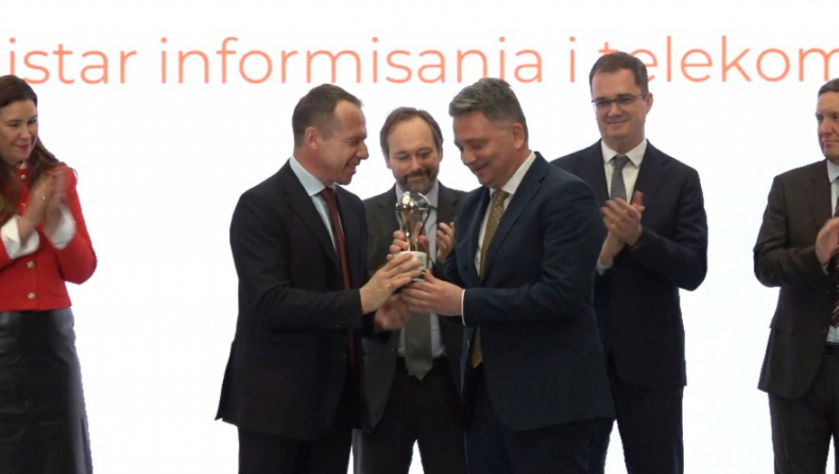 MINISTAR JOVANOVIĆ DOBITNIK PRESTIŽNE NAGRADE REFORMATOR GODINE NALED predstavio šesnaesto izdanje "Sive knjige"