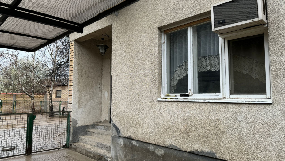 OVO JE KUĆA U KOJOJ JE UBIJEN ZORAN IZ RUME Tragovi krvi po podu dokaz da se borio sa ubicom? (FOTO/VIDEO)