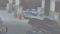 UZNEMIRUJUĆE! OVA ŽENA JE OTETA, MOLIM VAS POMOZITE...Policija objavila užasavajući snimak s benzinske pumpe (VIDEO)