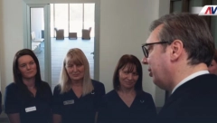 "VI STE STUB PORODICE I DRŽAVE" Predsednik Vučić čestitao ženama 8. mart (VIDEO)