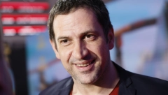 GORAN BOGDAN SE SA KOLEGOM DRŽI ZA RUKU! Uhvaćen sa njim dok čega dete sa 11 godina mlađom glumicom