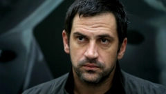 "Loša reklama za teretane i fitnes centre": Goran Bogdan sa motikom u ruci zaludeo mreže, a njegov stajling je tek posebna priča