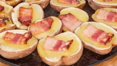 OMILJENO JELO POKOJNOG DRAGANA NIKOLIĆA Čuveni glumac je često pravio "polutke sa pivom", sastojci su jeftini a ukus se pamti