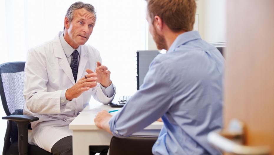 "DOĐI OVAMO DA TE IŠAMARAM" Doktor rekao čoveku da mu donese UZORAK STOLICE, zaprepastićete se kad vidite šta mu je ovaj doneo (FOTO)