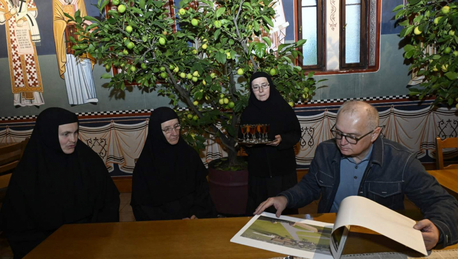 VESIĆ POSETIO ŽIČU: Radovi na uređenju pristupa i platoa ispred manastira gotovi do Vidovdana (FOTO)