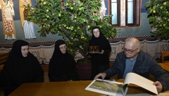 VESIĆ POSETIO ŽIČU: Radovi na uređenju pristupa i platoa ispred manastira gotovi do Vidovdana (FOTO)