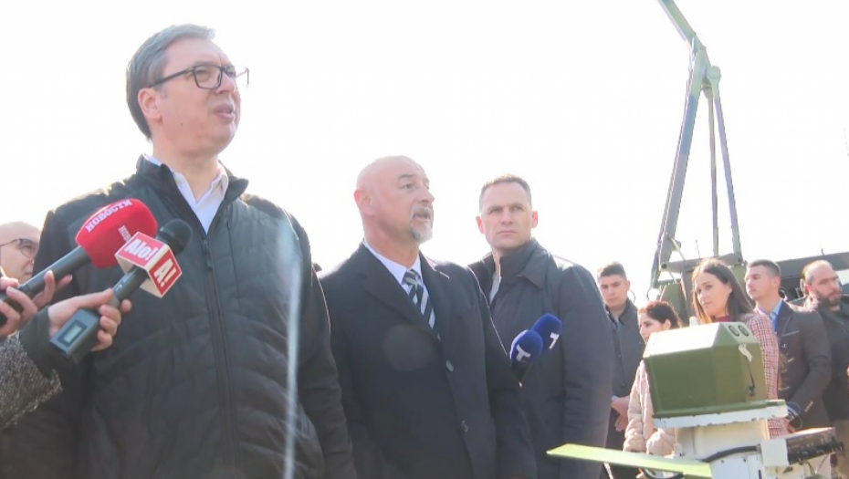 PREDSEDNIK O UVOĐENJU OBAVEZNOG VOJNOG ROKA Vučić: Ljudi na tome rade, morate da pripremite mnogo akata