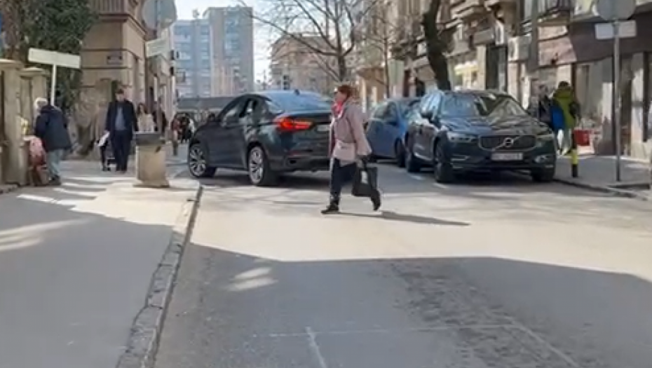 JOŠ JEDNA BAHATA VOŽNJA U BEOGRADU Ušao u suprotan smer (VIDEO)