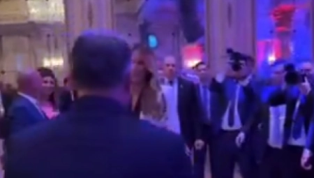 ORBANOV GEST ODUŠEVIO SVET Melaniji dao prelep poklon, ovako je Tramp reagovao (VIDEO)