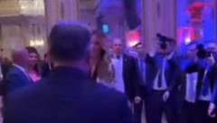 ORBANOV GEST ODUŠEVIO SVET Melaniji dao prelep poklon, ovako je Tramp reagovao (VIDEO)