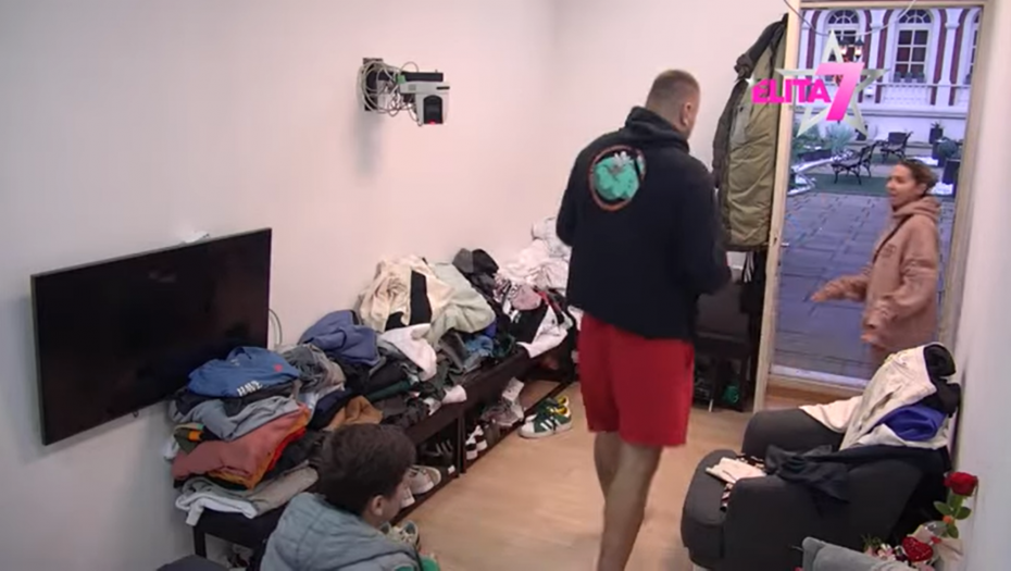 ANELI PONOVO UDARILA NA JANJUŠEVU ŽENU ENU Ori se imanje u Šimanovcima, košarkaš na ivici nervnog sloma
