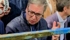 "NE DIRAJ MI KOKICE" Urnebesna slika iz Pambukovice, predsednik Vučić ga stavio na dijetu (FOTO)