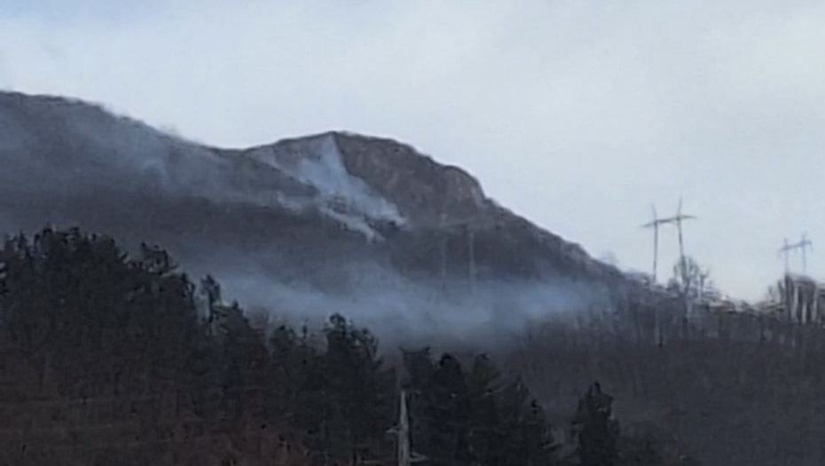 DRAMA KOD PRIBOJA Gore hektari šume, dim se do neba diže, vetar raspiruje buktinju!