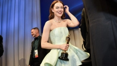 "NEMOJTE ME GLEDATI OTPOZADI, HVALA" Dobila Oskara za najbolju glumicu, pa se požalila na maler sa pretesnom haljinom