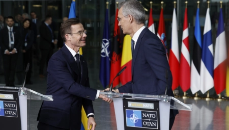 "ŠVEDSKA SE VRATILA KUĆI" Podignuta zastava ispred sedišta NATOA-a