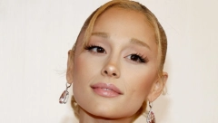 "Umotala se u posteljinu, pa pravo na dodelu Oskara": Ova pevačica danas je hit na internetu - glamur u velikom stilu