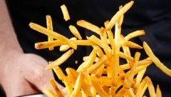 KAKO DA DOBIJETE SAVŠENO HRSKAV POMFRIT? Uradite ove 3 stvari i imaće zlatnu koricu