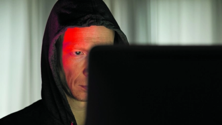KO SU PREDATORI MEĐU NAMA? Na internetu vreba 750.000 pedofila!