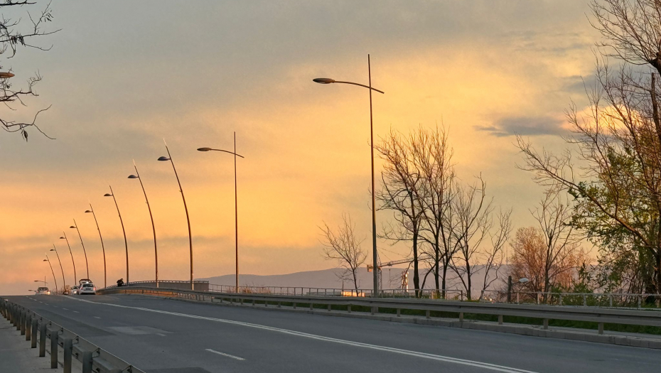 ČOVEK SKOČIO SA MOSTA! Užas u Novom Sadu, oko sebe vezao lance i betonski blok!