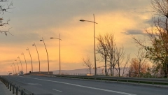 ČOVEK SKOČIO SA MOSTA! Užas u Novom Sadu, oko sebe vezao lance i betonski blok!