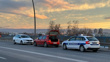 OČEVIDAC O TRAGEDIJI U NOVOM SADU: "Zaustavio je CRVENI automobil i ..." Ćerka vrištala, policija je odvela sa LICA MESTA