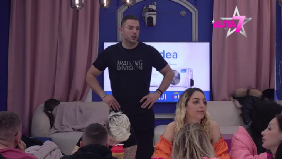 OVE REČI JOJ JOŠ NIKO NIJE IZGOVORIO! Anđelo ustao i obratio se Aniti pred svima, spomenuo joj i sina, Matora zanemela od šoka