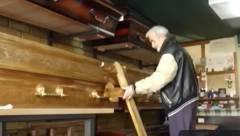 KUM SE SKAMENIO OD ŠOKA Došao da izjavi saučešće, pa pokojnik odjednom USTAO (VIDEO)