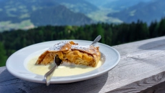 AUSTRIJSKA ŠTRUDLA SA JABUKAMA Fenomenalni desert bogatog ukusa koji će vas oduševiti, a vanila daje poseban šmek