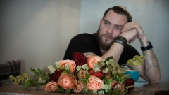 Odale ga tetovaže: Ženi ljiljan i bršljen otvorili oči, otkrila da je muž vara 2 godine, ali to nije ono najgore