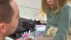TRAČ PARTIJA U SALONU Tata i ćerka oduševili svojom kreativnom igrom, pogledajte samo tu ludu zabavu