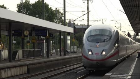 UZBUNA U NEMAČKOJ Evakuisan voz iz Frankfurta! Unutra je bila osoba zaražena virusom od kojeg je UMRLO OSAM LJUDI