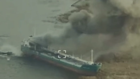 VAZDUHOPLOVSTVO UKRAJINE RAZNELO RUSKI NAFTNI TANKER (VIDEO)