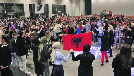 SIN TERORISTE JAŠARIJA IZ ISTANBULA NAJAVIO STVRANJE VELIKE ALBANIJE Albanci u Turskoj održali skup posvećen terorističkoj OVK i poslali jezive poruke