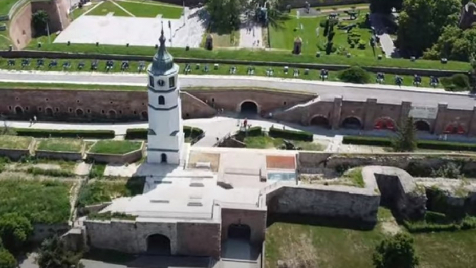 IZGUBIO RAVNOTEŽU I PAO SA 20 METARA VISINE! Muškarac nastradao u stravičnoj nesreći na beogradskoj tvrđavi