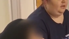 PRELETELA POLA SVETA DA PROMENI ŽIVOT IZ KORENA A onda je u čekaonici klinike upoznala njega!