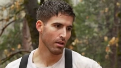 KO JE MUŠKARAC IZ ŠUME ISKLESANOG TELA Zaludeo žene, ne ispušta sekiru, a bavi se potpuno nečim drugim