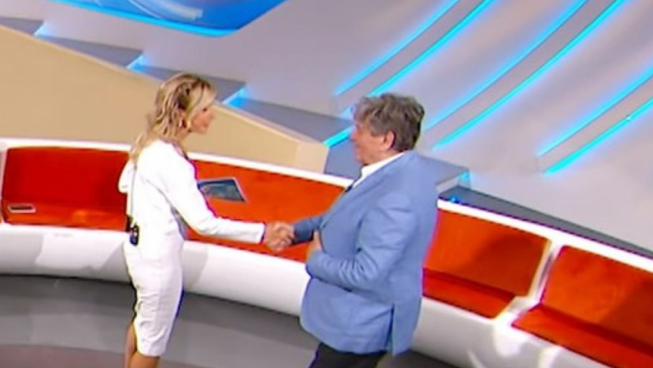 RADOŠ BAJIĆ IMAO NEZGODU U EMISIJI UŽIVO Urnebesan video postao viralan na mrežama, voditeljka zatečena!