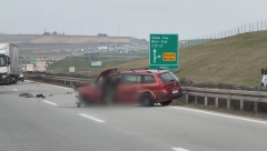 KARAMBOL NA AUTOPUTU Dve teške saobraćajke na 5 kilometara, delovi vozila rasuti po kolovozu (FOTO)