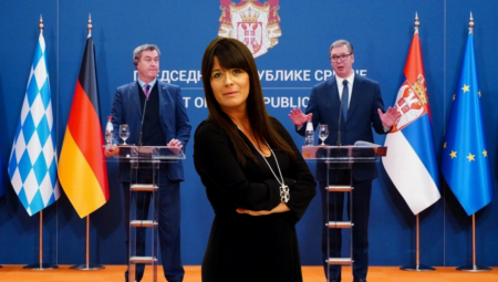 PERFEKTAN NEMAČKI VUČIĆEVE SAVETNICE Suzana Vasiljević najavila dodelu ordena Zederu, u sali - muk! (VIDEO)