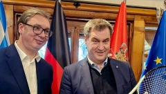 VUČIĆ ZEDERU POKLONIO NOVAKOV REKET Evo šta je on dobio od premijera Bavarske! (FOTO)