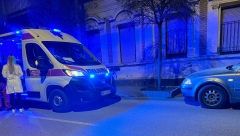 ČOVEK NEPOMIČNO LEŽI NASRED ULICE Jezive scene na mestu drame u Novom Sadu (FOTO)