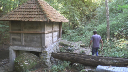 JEZIVO MESTO U SRBIJI POSEĆENIJE OD MANASTIRA RAČA Svake godine ga obiđe oko 30.000 ljudi, i dalje obavijeno velom misterije (FOTO)