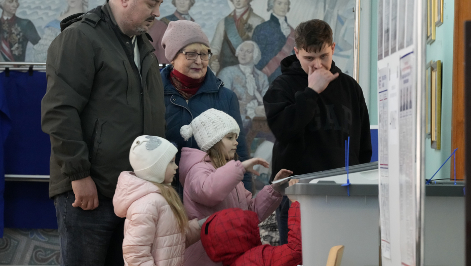 POSLEDNJI DAN PREDSEDNIČKIH IZBORA U RUSIJI Glasanje počelo u petak, do sada izašlo više od 55 odsto upisanih birača
